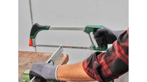 BOSCH Universal 300 mm Demir Testere Kolu 3 Yedek Testereli (1600A033BK)