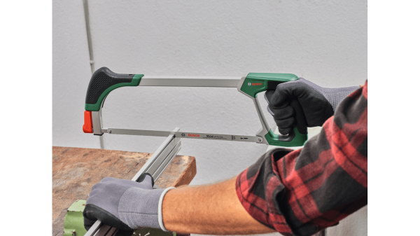 BOSCH Universal 300 mm Demir Testere Kolu 3 Yedek Testereli (1600A033BK)