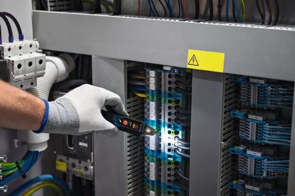BOSCH GVD 1000-17 Temassız Isık - Sesli Uyarı Elektrik Voltaj Test Kontrol Ölçü Aleti Cihazı