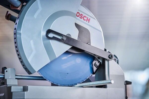 BOSCH Expert Metal 305x2.6x25.4 mm 60 Diş Elmas Uçlu Metal Kesme Daire Testeresi (2608643060)