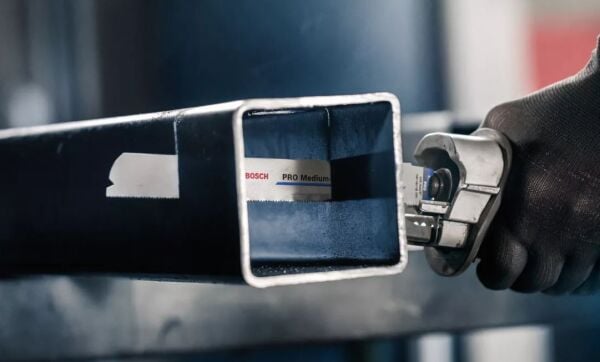 BOSCH PRO S 1137 HBF Metal Kesimi İçin Orta Hizmet Tilki Kuyruğu Testere Ucu 225 mm