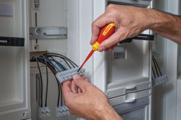 BOSCH Profesyonel İzoleli 1000 Volt 14 Parça Tornavida Seti (1600A02NF9)