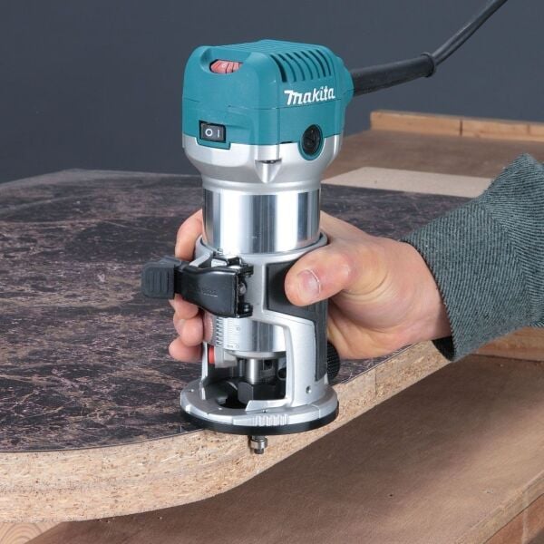 MAKİTA RT0702C Avuç Tip El Frezesi 710 Watt