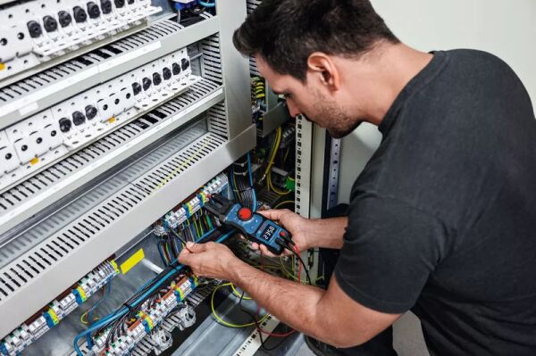 BOSCH GFM 1000-15 Çatal Tip Başlıklı Dijital Pens Ampermetre ve Multimetre Elektrik Ölçüm Aleti