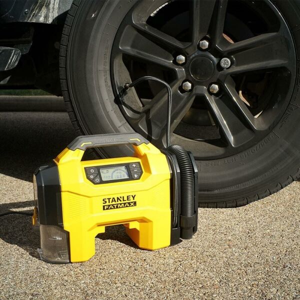 STANLEY SXV02001A Şarjlı Dijital Göstergeli Lastik Yatak Şişirme Pompası + Araç Süpürgesi 160 Psi
