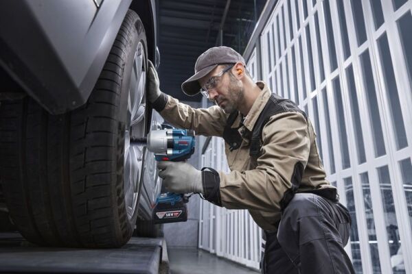 BOSCH GDS 18V-780 Şarjlı Somun Sıkma Makinası 780 Nm 18 Volt 5 Ah Çift Akülü