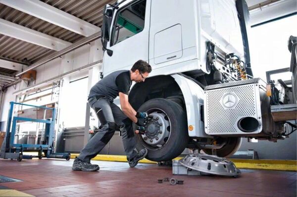 BOSCH GDS 18 V-1600 HC Şarjlı Somun Sıkma 18 Volt 8.0 Amper Çift Akülü