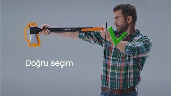 FISKARS X11 Yarma Baltası 444 mm
