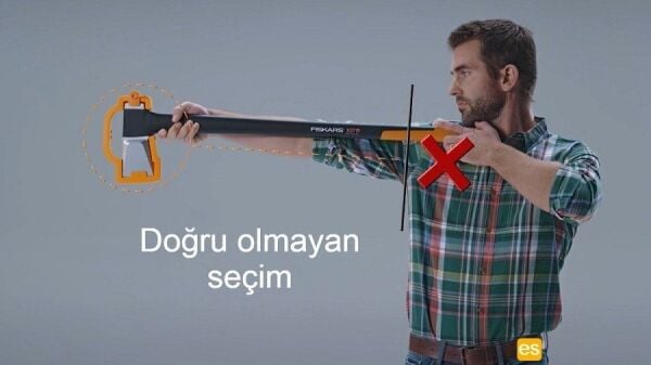 FISKARS X17 Yarma Baltası 600 mm