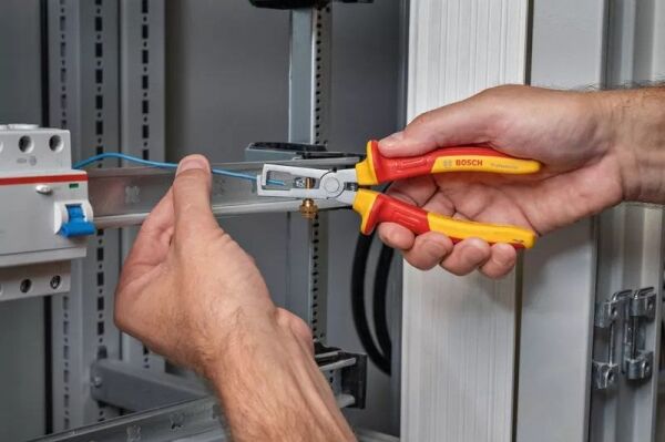 BOSCH 1000 Volt İzoleli Kablo Sıyırma Pensesi 180 mm(1600A02NE7)